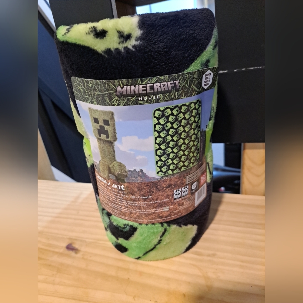 New Minecraft Movie Creeper Super Soft Throw. Size 46 X 60 Inch